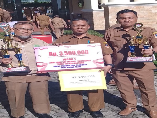 PENYERAHAN HADIAH SMK MUHAMMADIYAH JUARA 1 KARNAVAL HUT RI KE-80