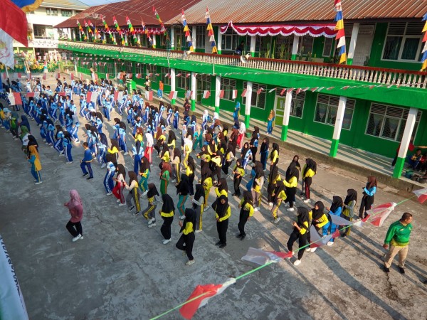 Kegiatan Senam sehat Dan Pengembangan Diri Jurusan MPLB & Akuntansi