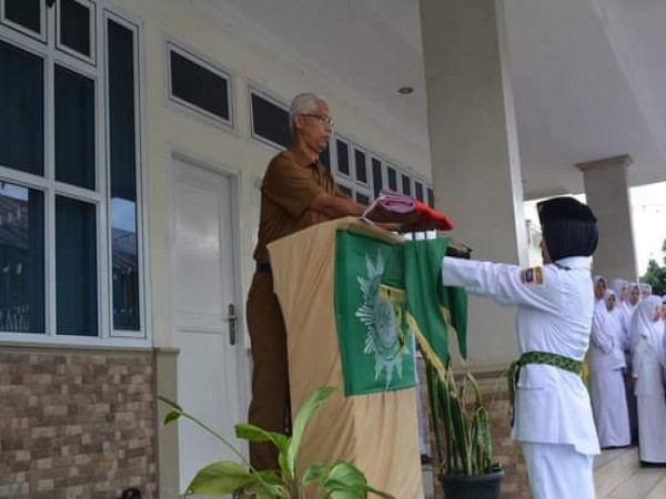 Upacara Bendera, Senin (22/08/22) Inspektur Upacara : Drs.Mualimin, M.Pd.I
