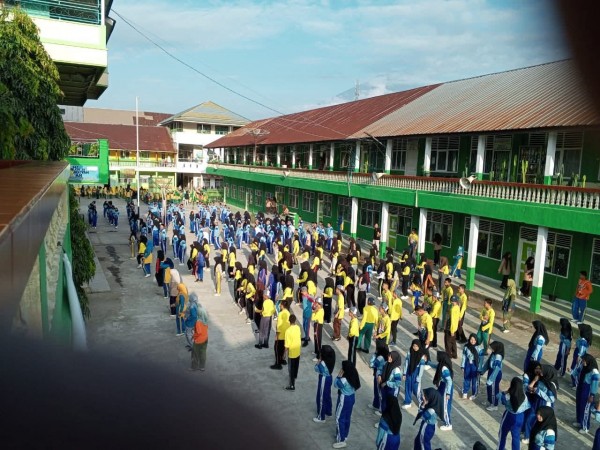 Senam Sehat Dan Pengembangan Diri Jurusan Farmasi Dan TJKT