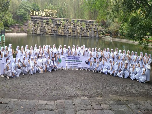 Kunjungan ke salah satu Perusahaan Farmasi dibidang obat²an dan Jamu Tradisional Terbesar di Indonesia