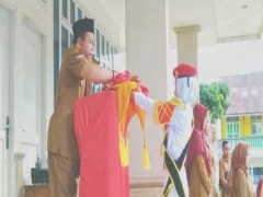 Upacara Penurunan Bendera Merah Putih Memperingati HUT RI KE-77
